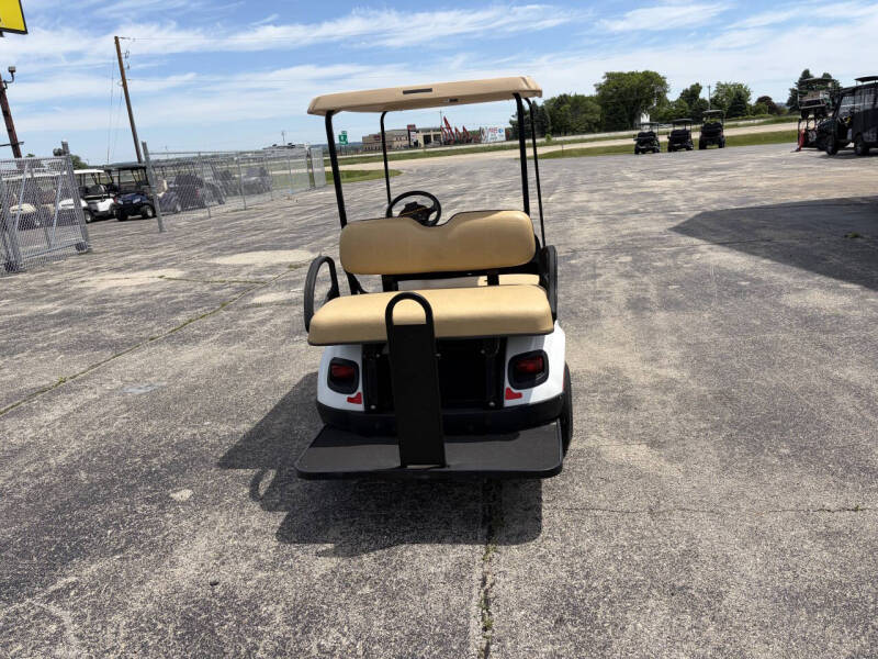 2018 E-Z-GO  Shuttle 4