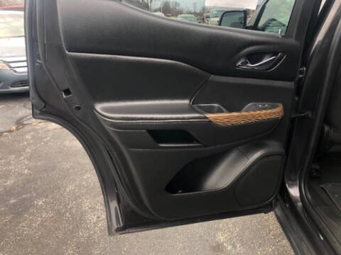 2017 GMC Acadia SLE-2