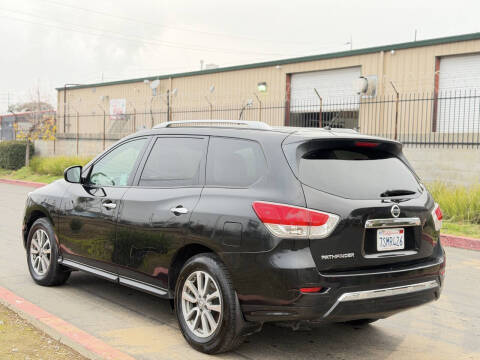 2016 Nissan Pathfinder SV