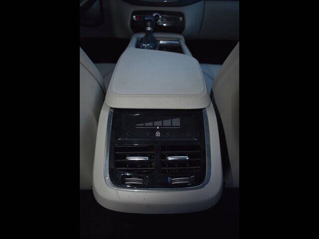 2018 Volvo XC90 T6 Momentum