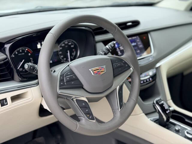 2022 Cadillac XT5 Premium Luxury
