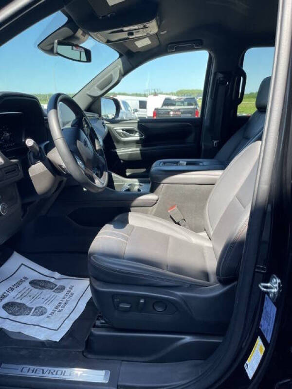 2023 Chevrolet Suburban RST