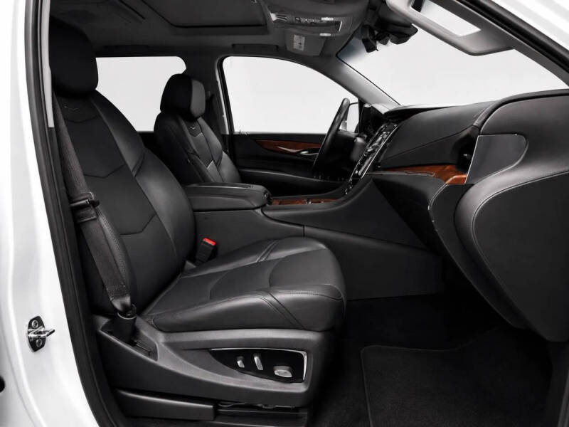 2017 Cadillac Escalade Luxury