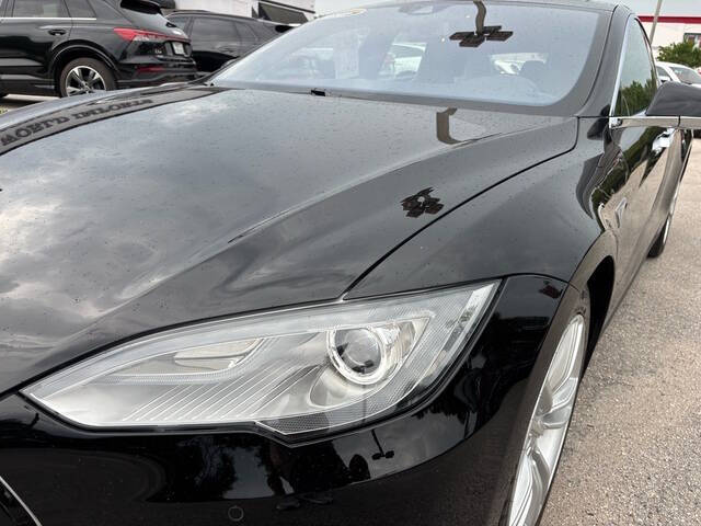 2015 Tesla Model S 23