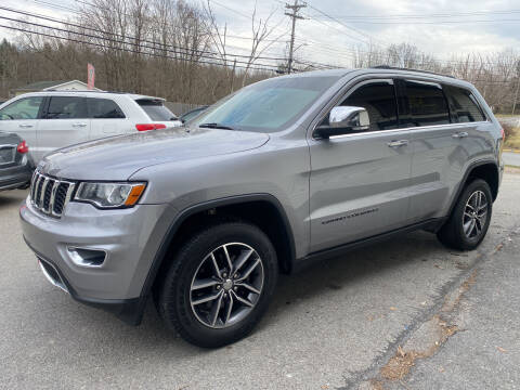 2017 Jeep Grand Cherokee for sale at COUNTRY SAAB OF ORANGE COUNTY in Florida NY