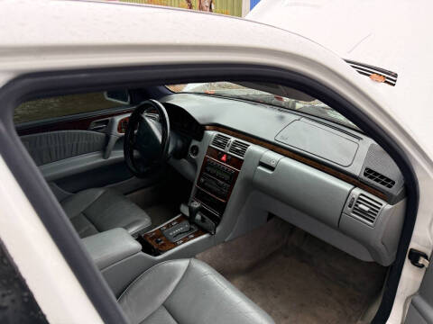 1996 Mercedes-Benz E-Class E 320