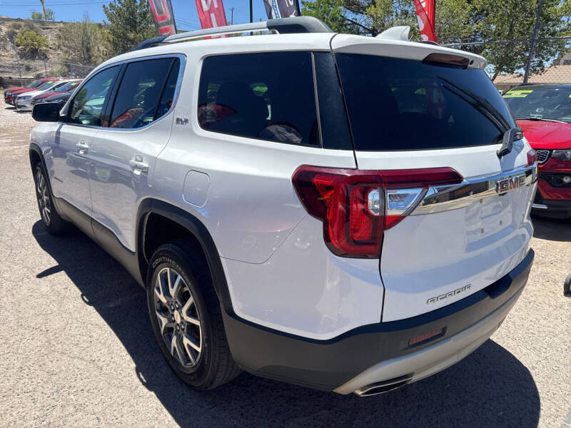 2023 GMC Acadia SLT