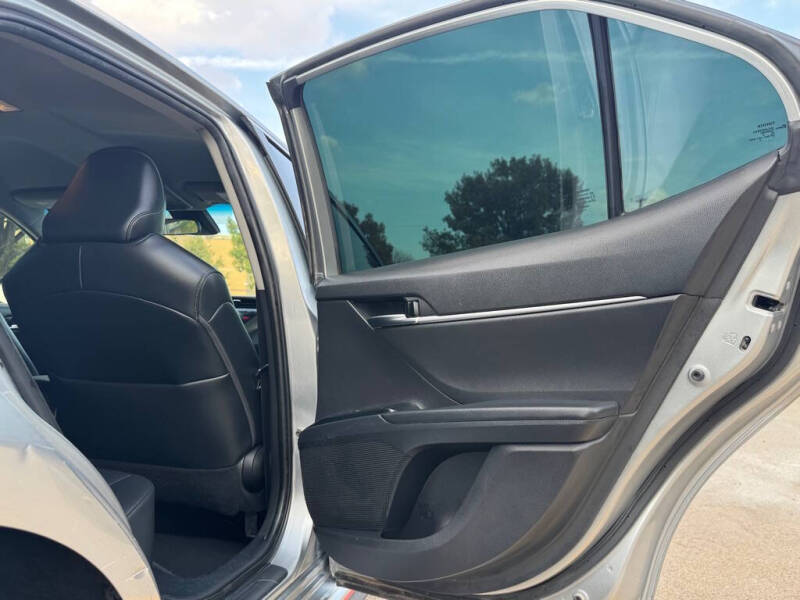 2020 Toyota Camry SE