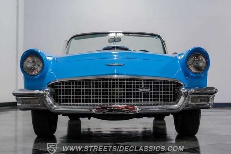 1957 Ford Thunderbird