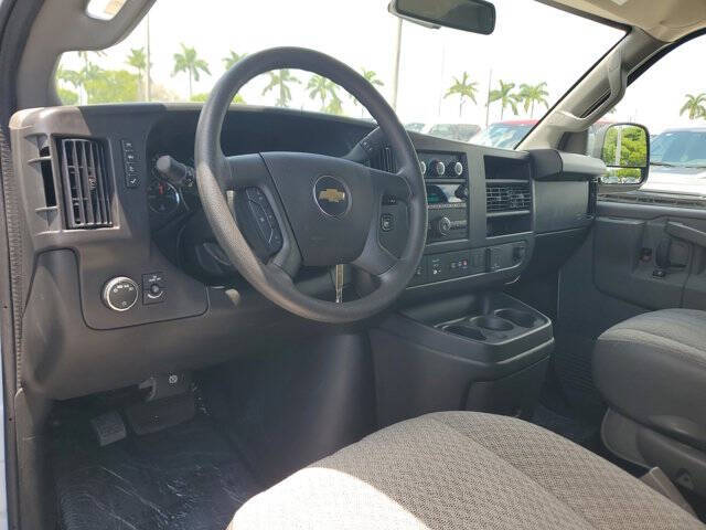2025 Chevrolet Express LT 3500