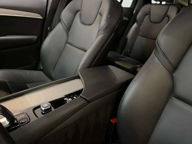 2025 Volvo XC90 B5 Core Bright Theme