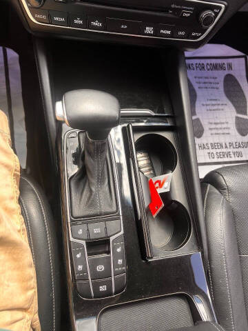 2017 Kia Cadenza Technology