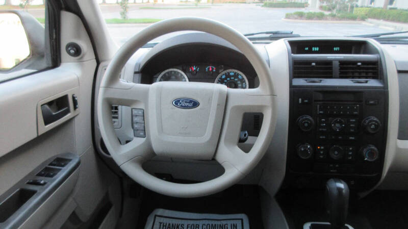 2011 Ford Escape XLS photo 28