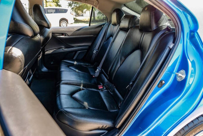 2020 Toyota Camry Hybrid LE