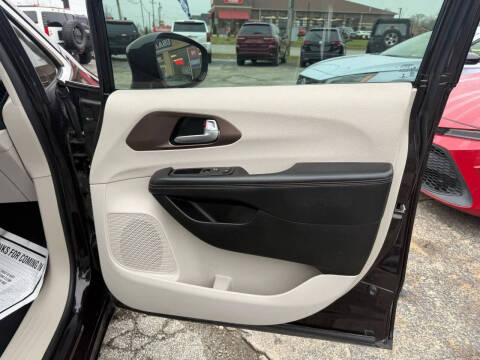 2017 Chrysler Pacifica Touring-L Plus