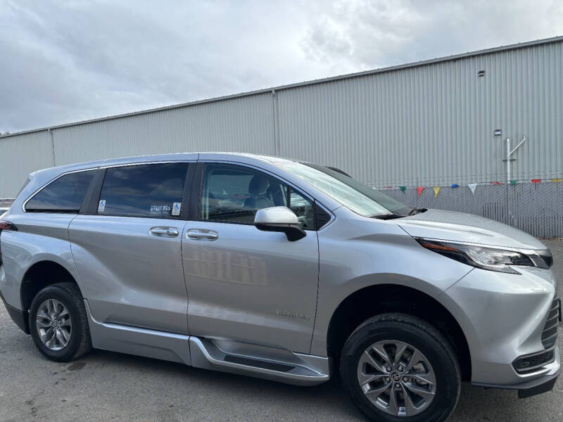 2022 Toyota Sienna LE