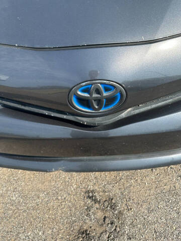 2014 Toyota Prius v Five