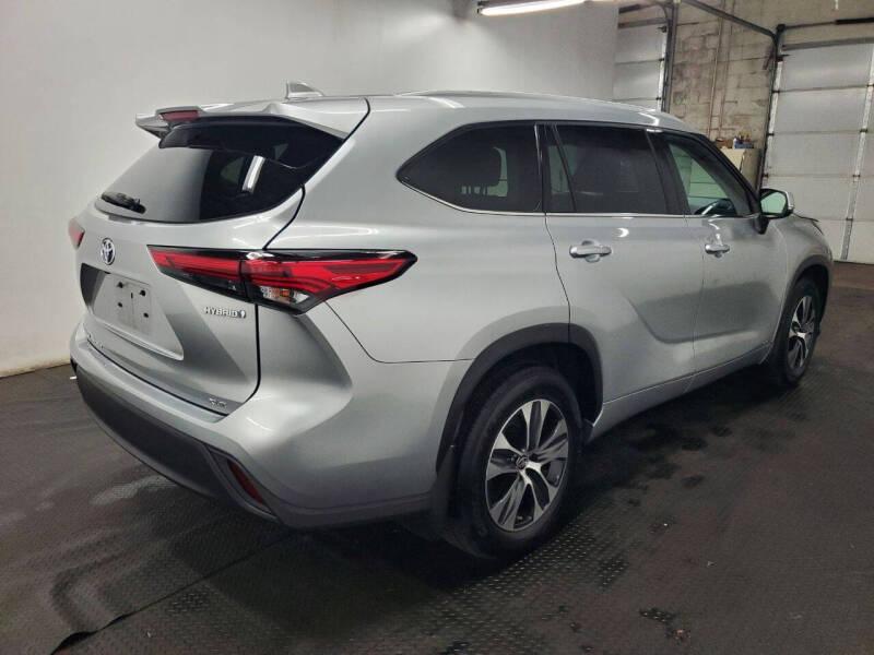 2022 Toyota Highlander XLE photo 7