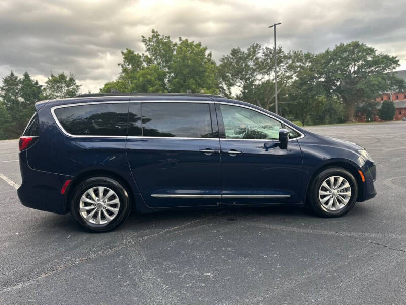 2017 Chrysler Pacifica Touring-L