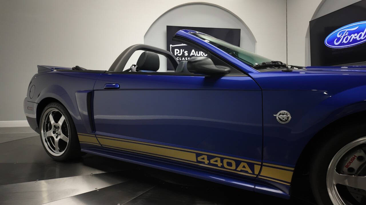 2004 Ford Mustang 14