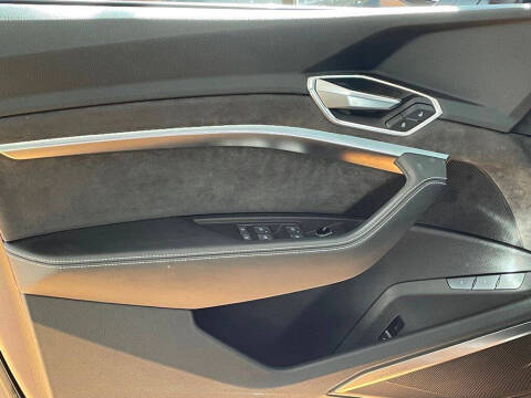 2019 Audi e-tron quattro Prestige