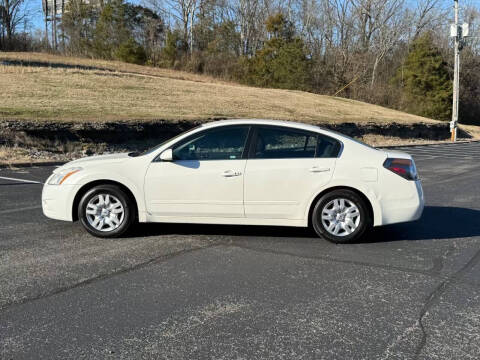 2012 Nissan Altima for sale at GT Auto Group in Goodlettsville TN