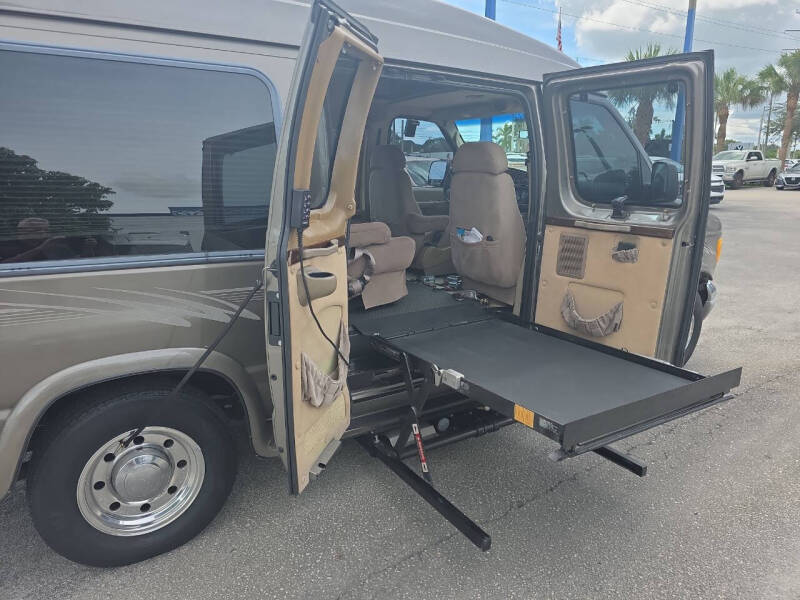 2003 Ford E-Series E-250 SD