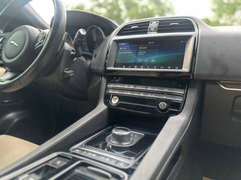 2019 Jaguar F-PACE 25t Premium