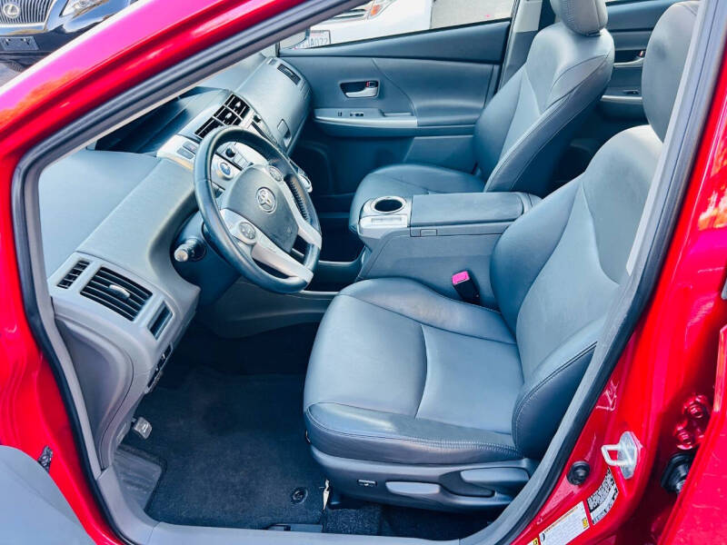 2013 Toyota Prius v Five