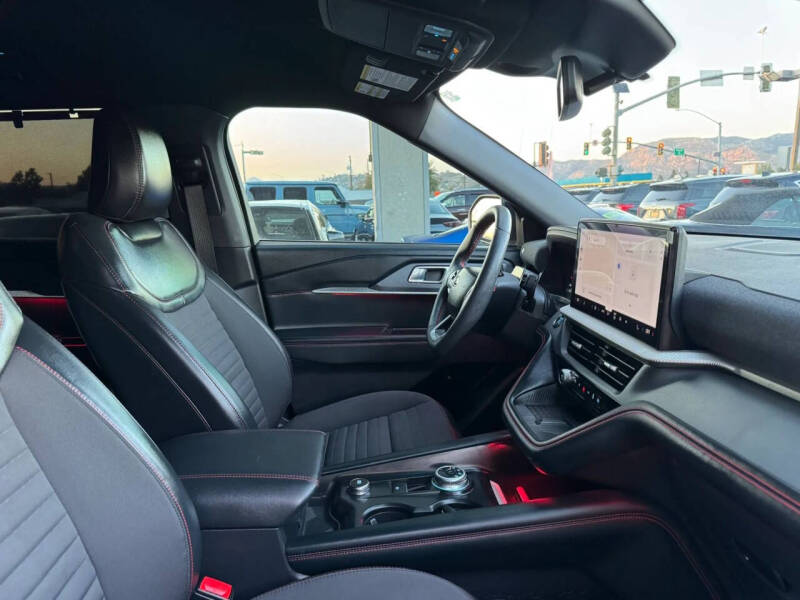 2025 Ford Explorer ST-Line