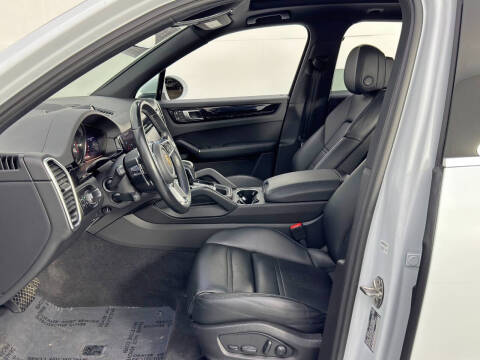 2023 Porsche Cayenne Platinum Edition