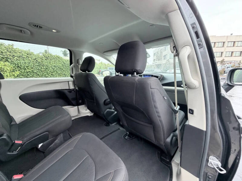 2017 Chrysler Pacifica Touring