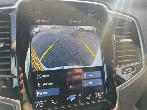 2016 Volvo XC90 T6 Momentum