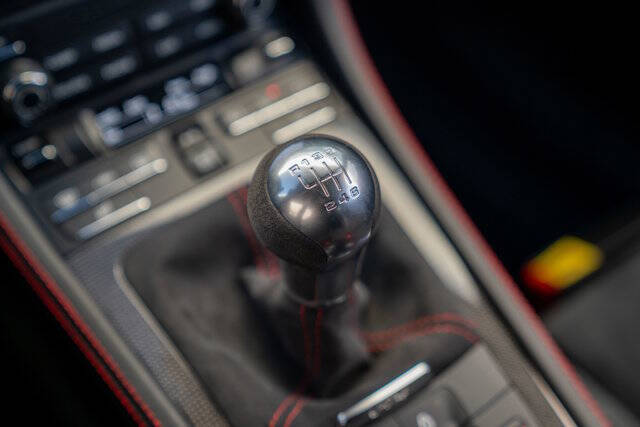 2021 Porsche 718 Cayman 24