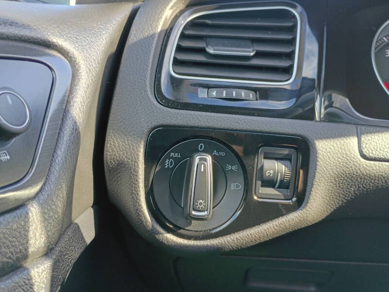 2019 Volkswagen Golf GTI SE