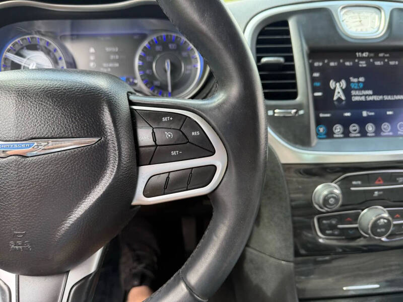 2017 Chrysler 300 Limited