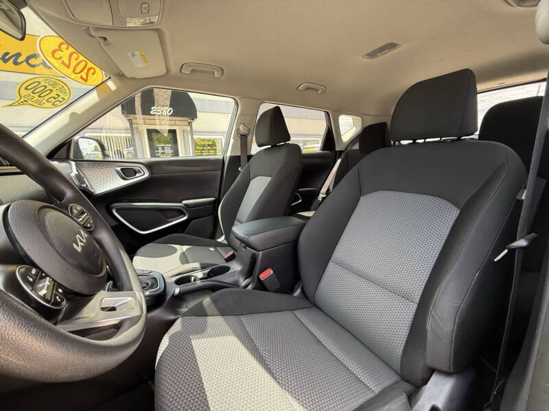 2023 Kia Soul LX - Photo 9