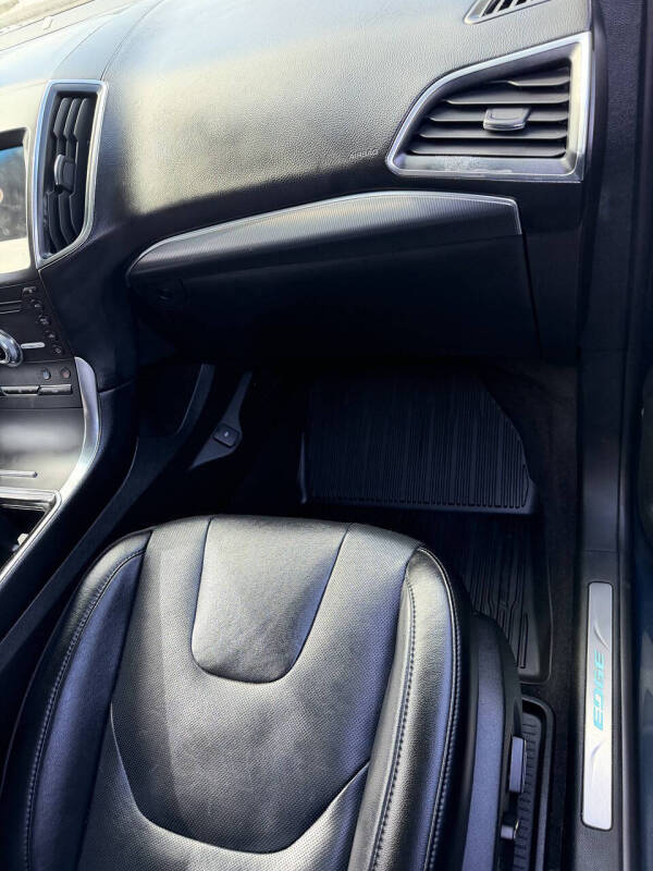 2019 Ford Edge Titanium