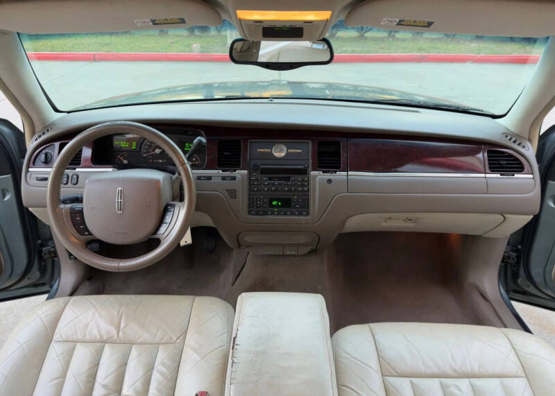 2005 Lincoln Town Car Signature