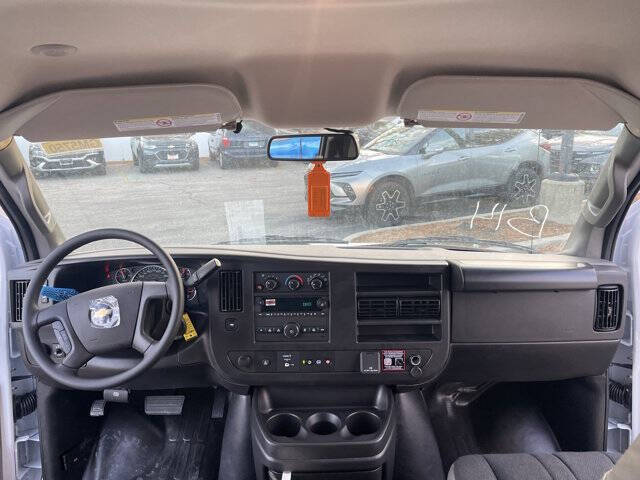 2025 Chevrolet Express 2500