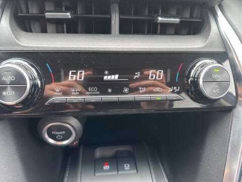 2024 Toyota Venza LE