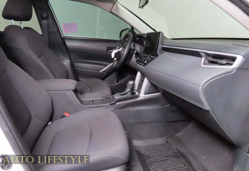 2025 Toyota Corolla Cross LE