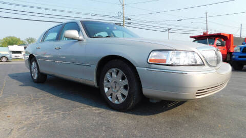 2005 Lincoln Town Car Signature Limited