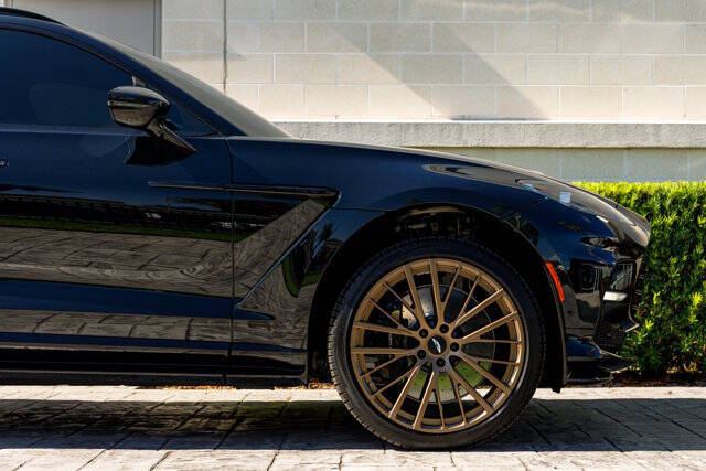 2025 Aston Martin DBX 707