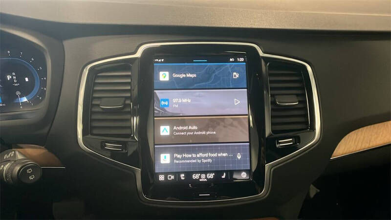 2024 Volvo XC90 B5 Plus Bright Theme