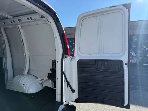 2022 GMC Savana 2500