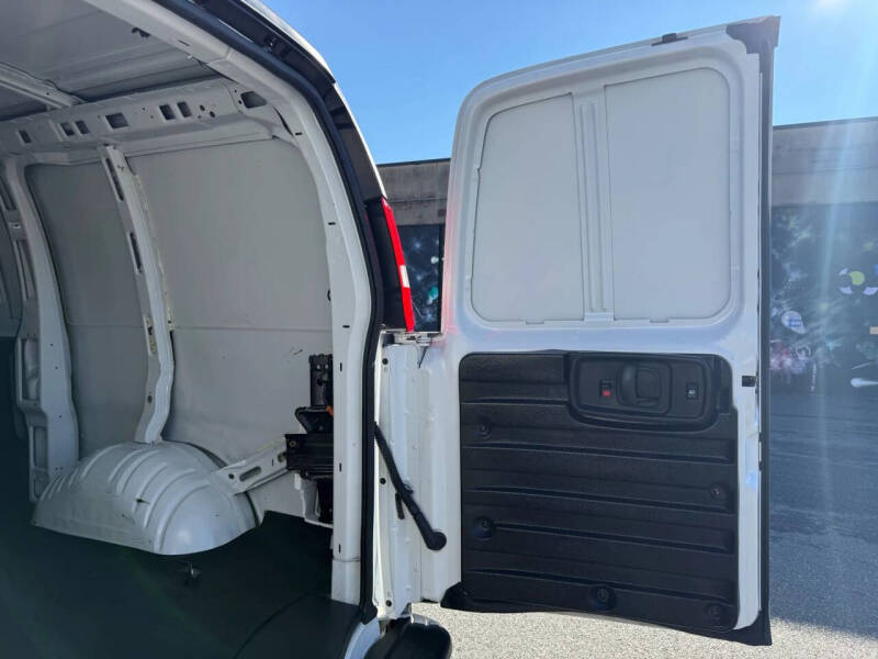 2022 GMC Savana 2500