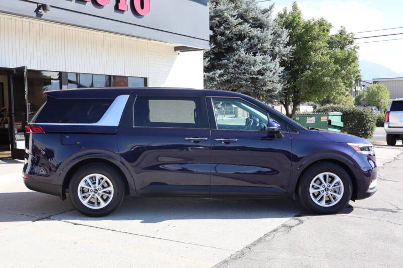 2024 Kia Carnival LX