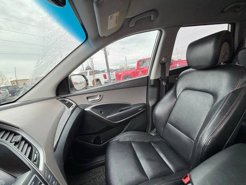 2017 Hyundai Santa Fe SE