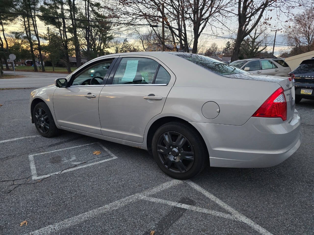 2010 Ford Fusion for sale at QUEENSGATE AUTO SALES in York, PA